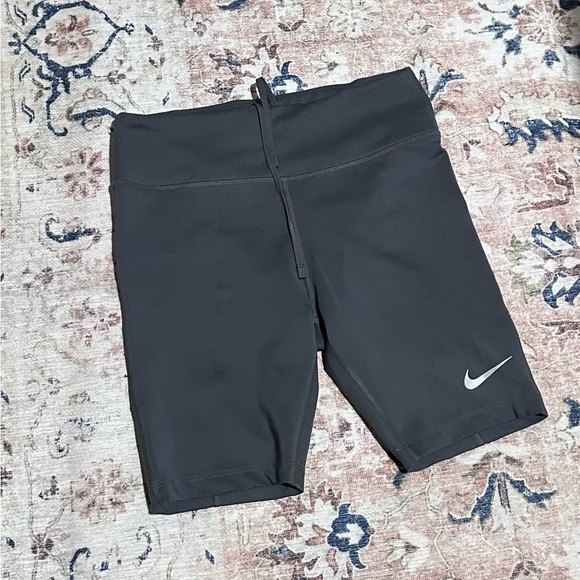 Nike Dri-FIT Charcoal Shorts Small - Picture 1 of 3